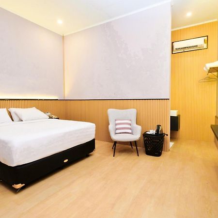 Berlian Abadi Hotel By Sinergi Banyuwangi  Exterior photo