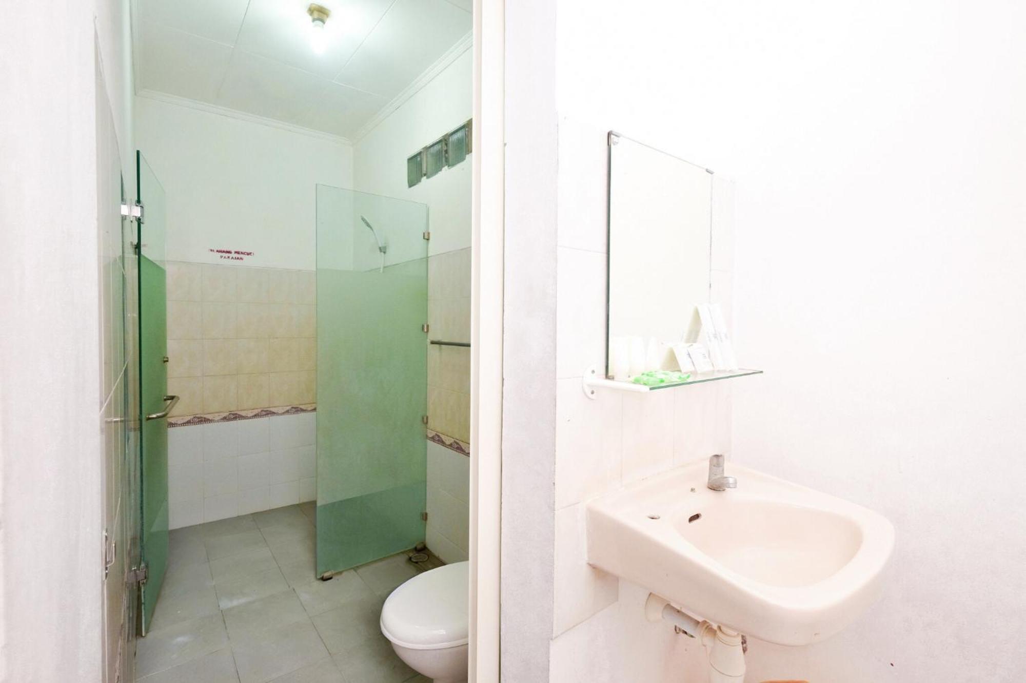 Berlian Abadi Hotel By Sinergi Banyuwangi  Exterior photo