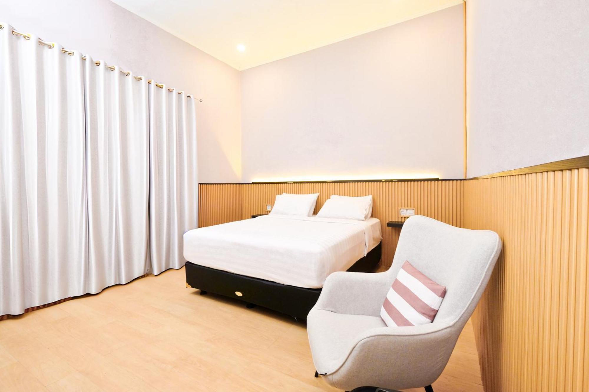 Berlian Abadi Hotel By Sinergi Banyuwangi  Exterior photo
