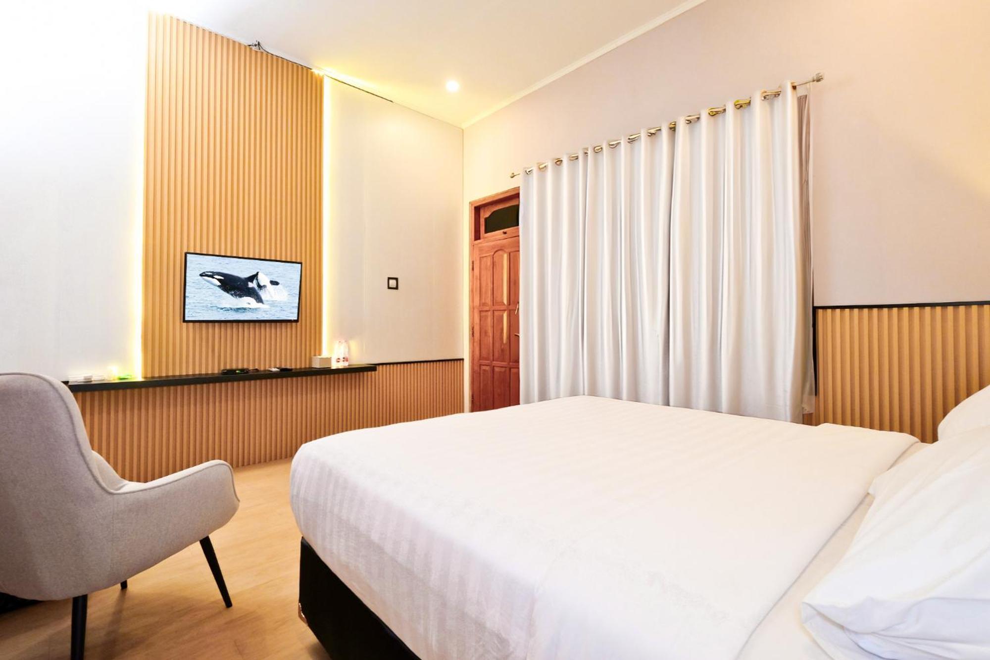 Berlian Abadi Hotel By Sinergi Banyuwangi  Exterior photo