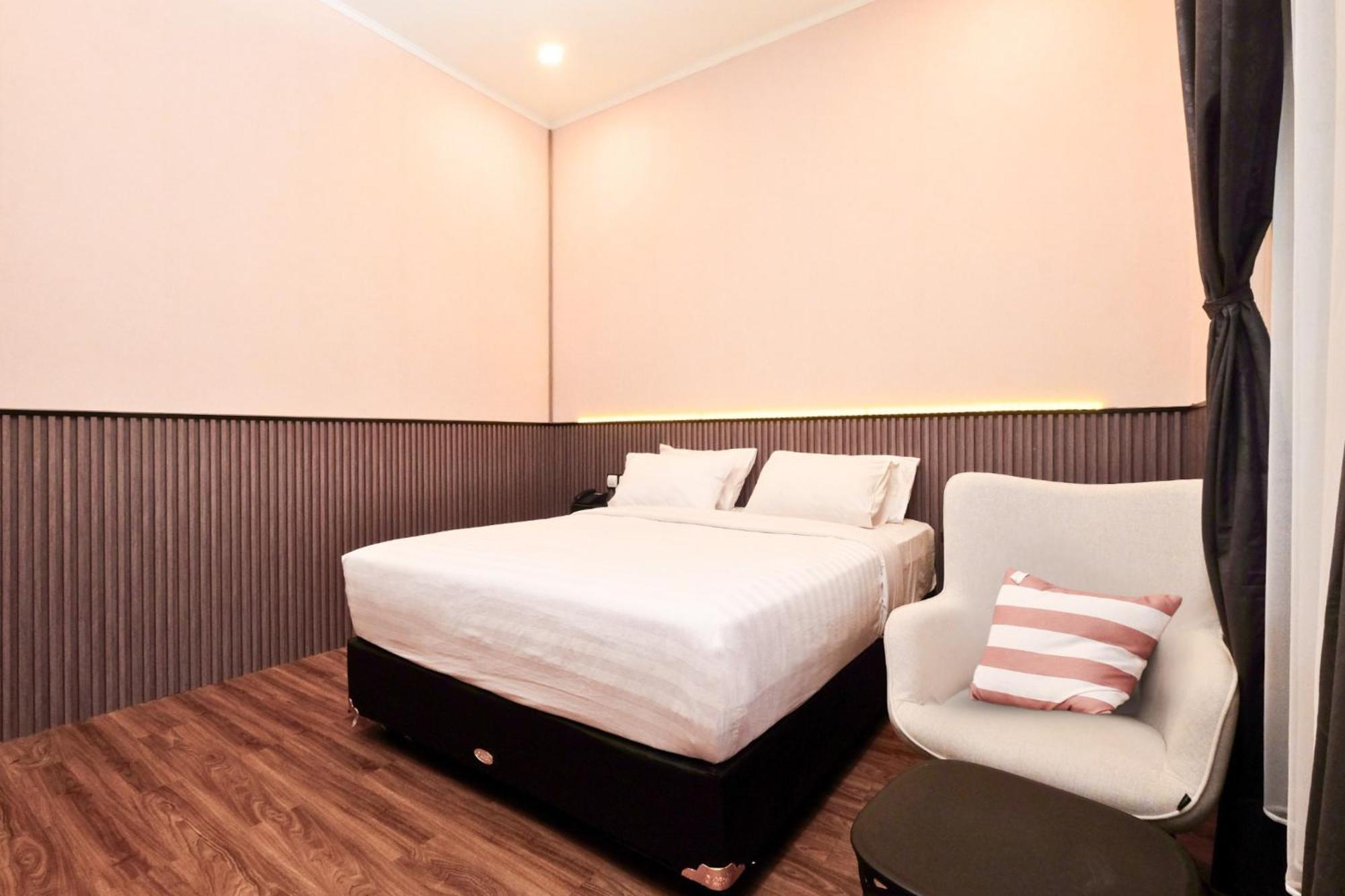 Berlian Abadi Hotel By Sinergi Banyuwangi  Exterior photo