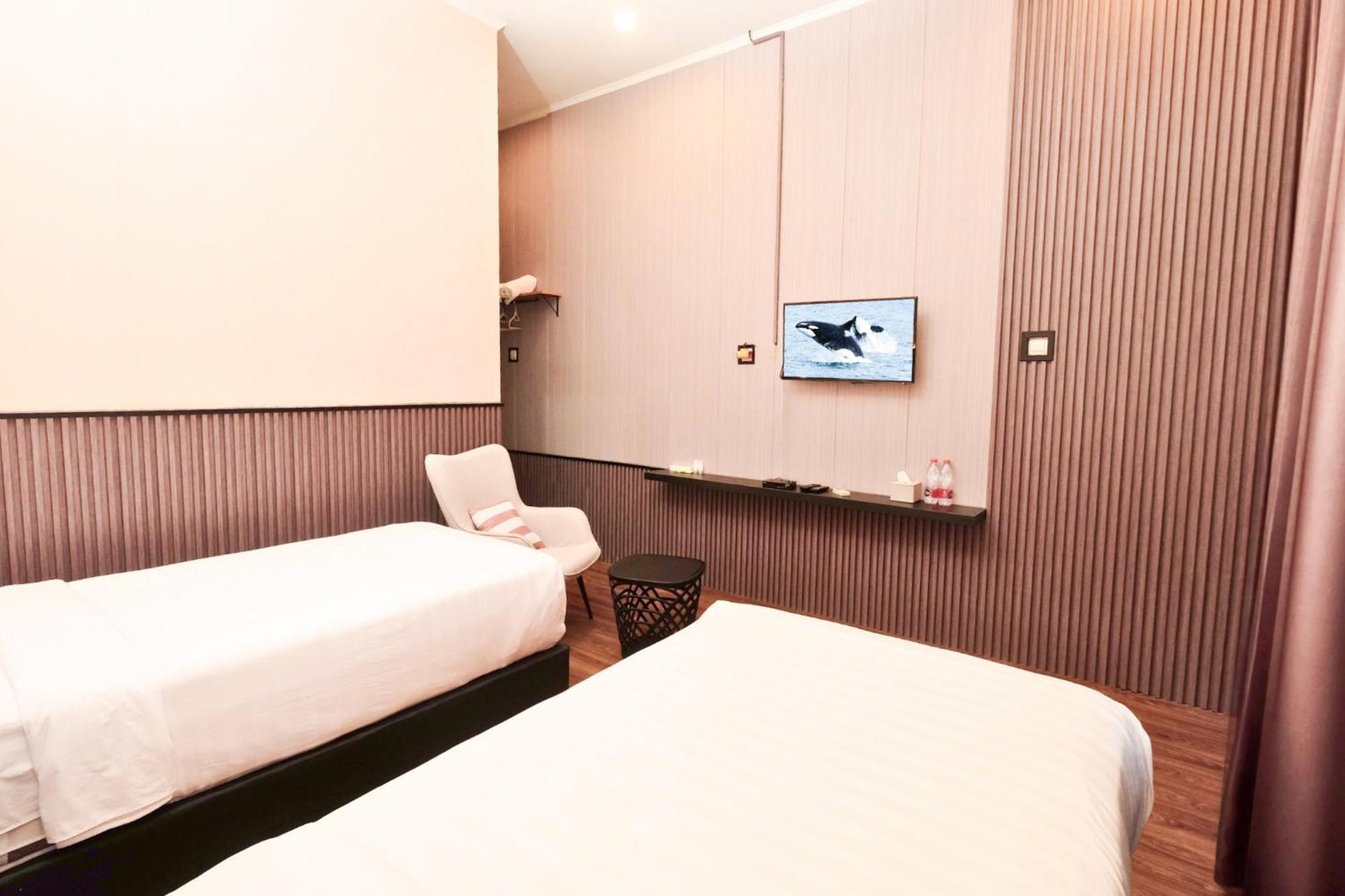 Berlian Abadi Hotel By Sinergi Banyuwangi  Exterior photo