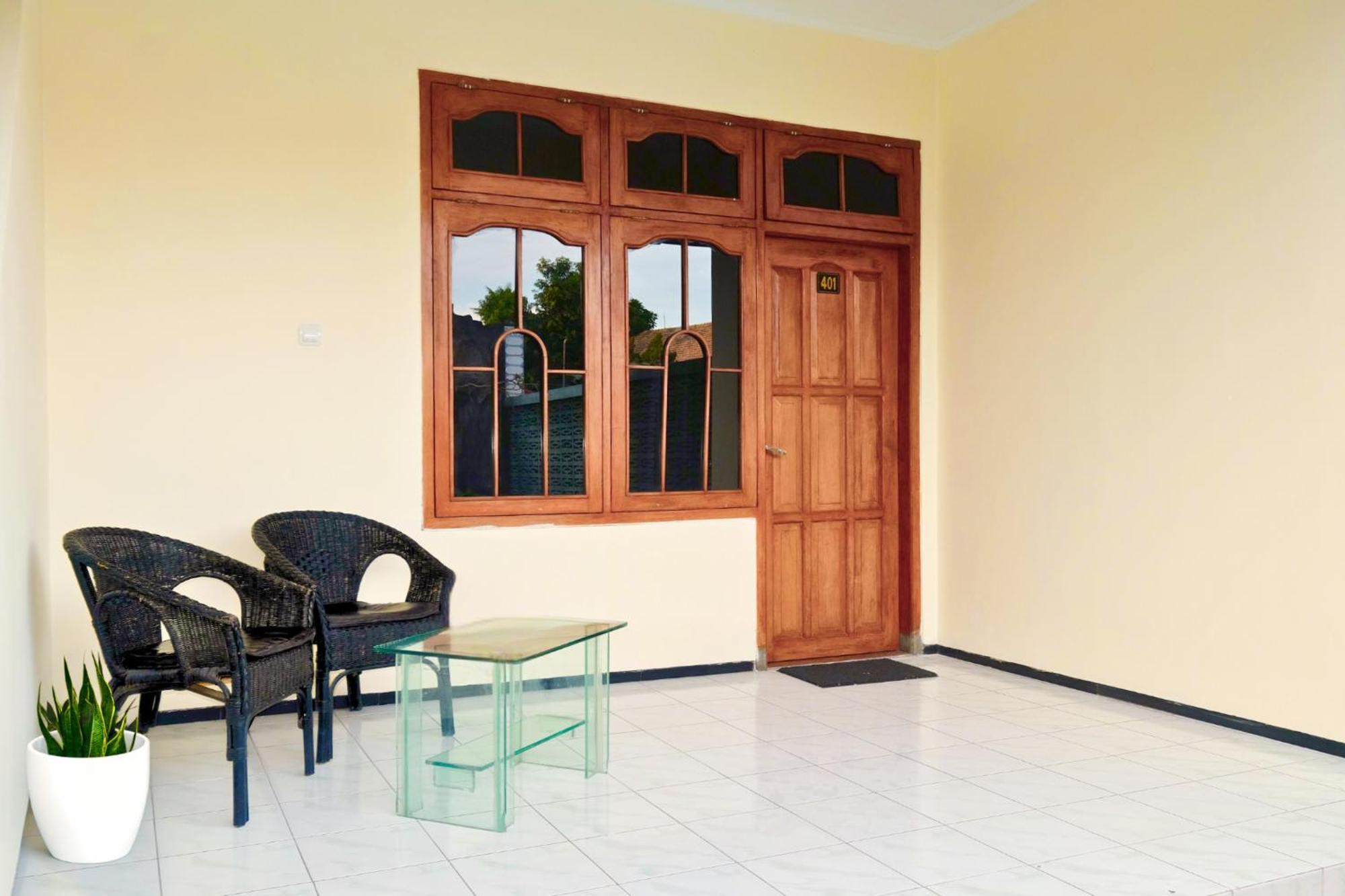 Berlian Abadi Hotel By Sinergi Banyuwangi  Exterior photo