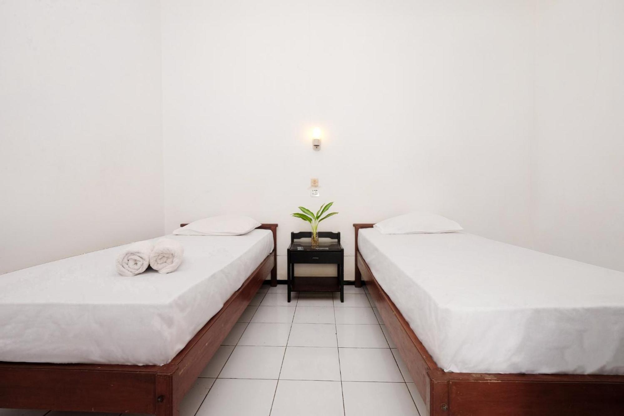 Berlian Abadi Hotel By Sinergi Banyuwangi  Exterior photo