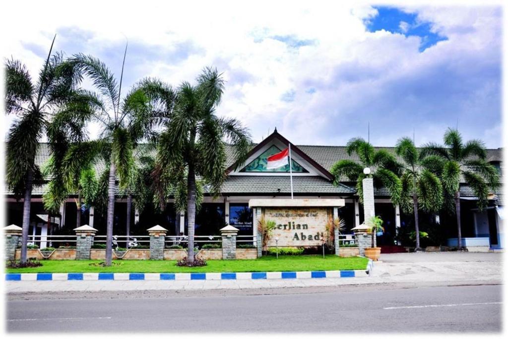 Berlian Abadi Hotel By Sinergi Banyuwangi  Exterior photo