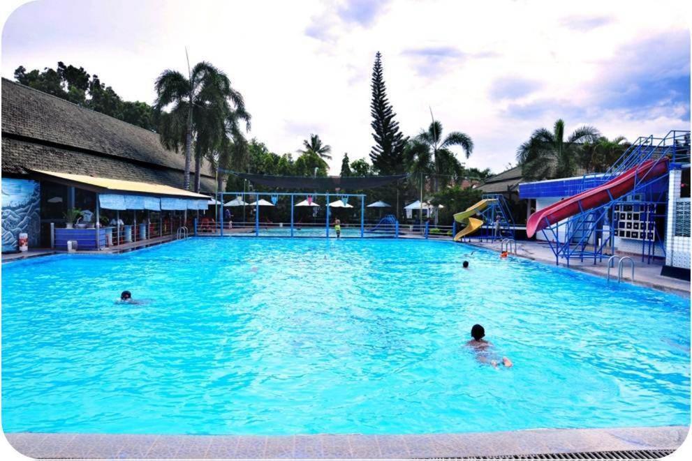 Berlian Abadi Hotel By Sinergi Banyuwangi  Exterior photo