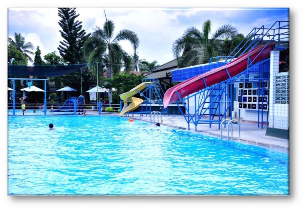 Berlian Abadi Hotel By Sinergi Banyuwangi  Exterior photo